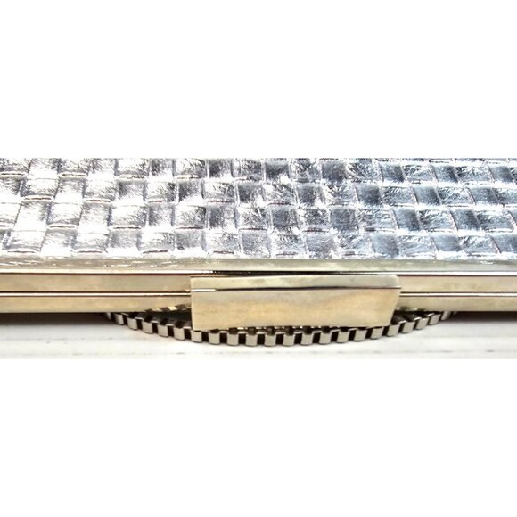 Vintage Y2K Silver Woven Metal Clutch Purse With Chain Strap & Snap Closure - Picture 4 of 9